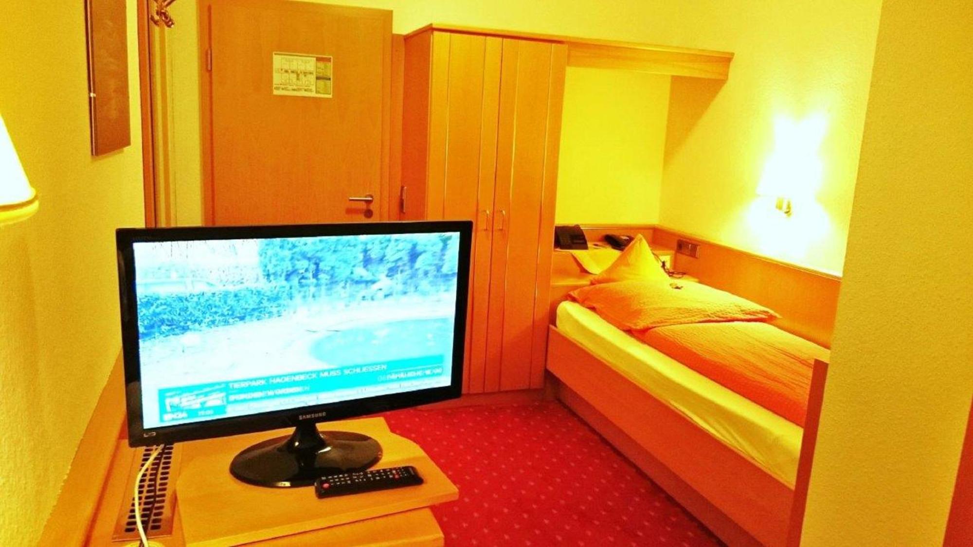 Hotel Goldbaechel Wachenheim an der Weinstraße Eksteriør billede