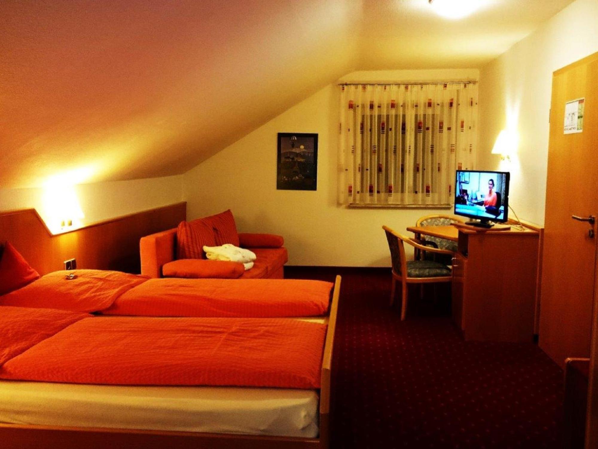Hotel Goldbaechel Wachenheim an der Weinstraße Eksteriør billede