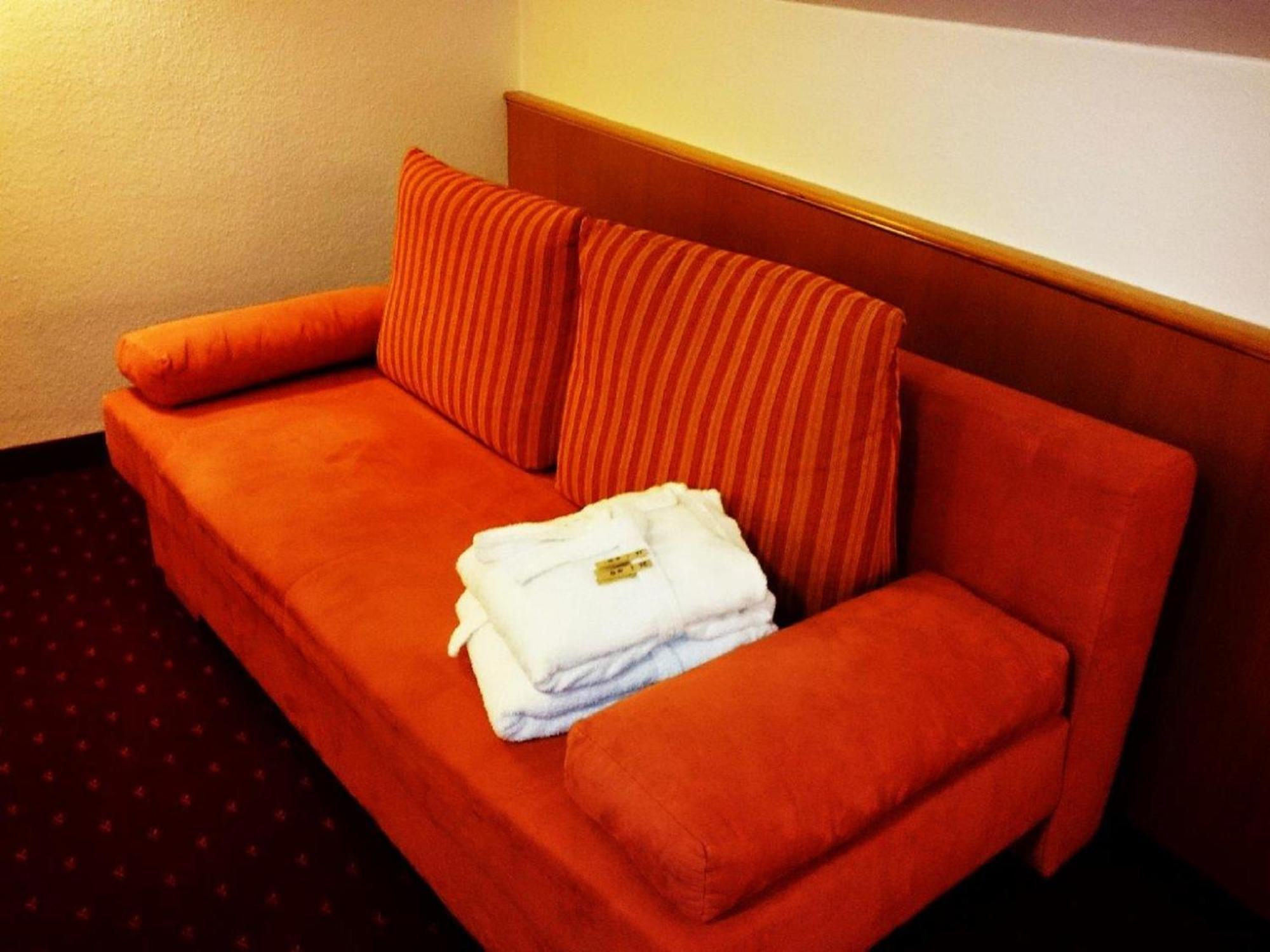 Hotel Goldbaechel Wachenheim an der Weinstraße Eksteriør billede